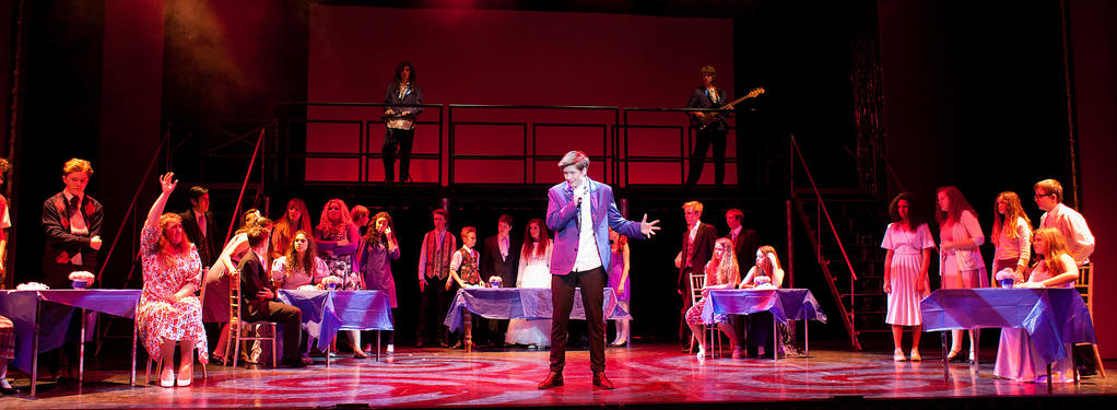 Photograph from The Wedding Singer - lighting design by Jonathan Haynes