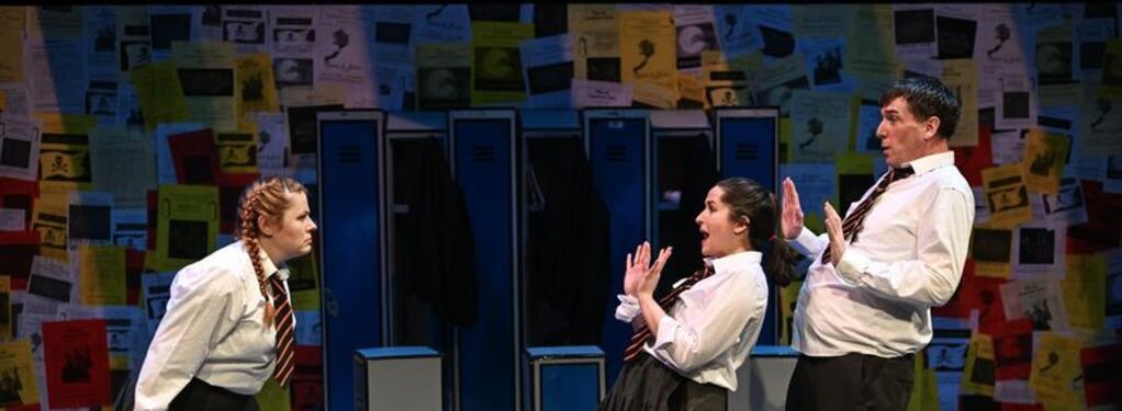 Photograph from Teechers - lighting design by James McFetridge