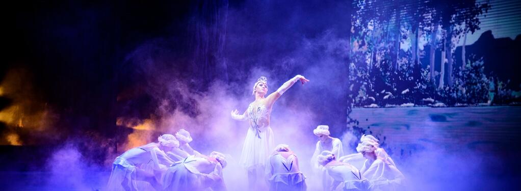 Photograph from Swan Lake on Ice - lighting design by Johnathan Rainsforth