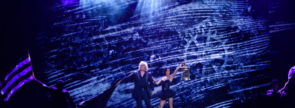 Photograph from Hans Klok - House of Horror - lighting design by Luc Peumans