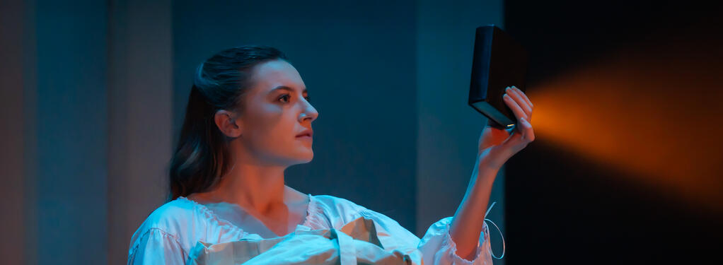 Photograph from Anne Boleyn - lighting design by James McFetridge