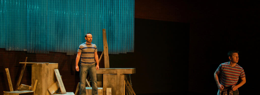 Photograph from Mojo Mickybo - lighting design by James McFetridge