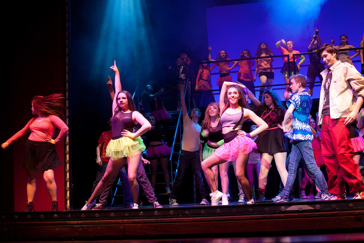 Photograph from The Wedding Singer - lighting design by Jonathan Haynes