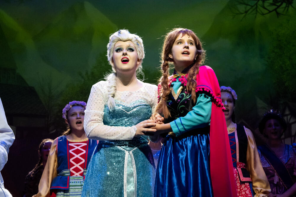 Photograph from Frozen Jr. - lighting design by Alexander Hoppe