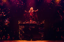 Photograph from Hans Klok - House of Horror - lighting design by Luc Peumans