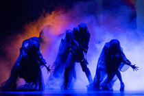 Photograph from Hans Klok - House of Horror - lighting design by Luc Peumans